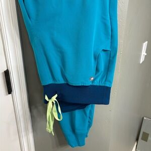 Figs women’s Turquoise and Navy Joggers